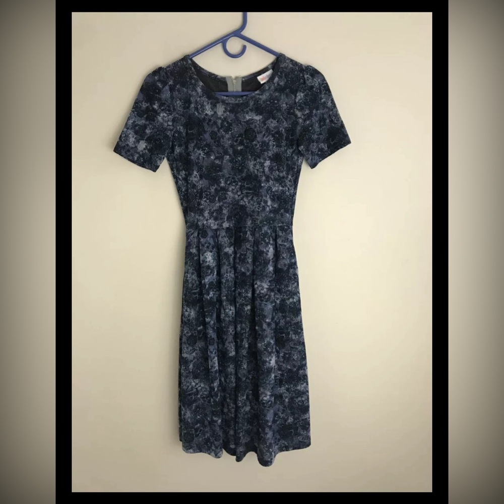 EUC! Lularoe Size XS Amelia Blue Floral Print Fit Flare Dress w/ Pockets